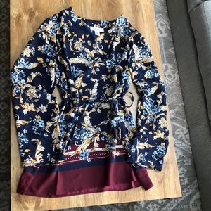 Flowy flattering maternity tunic with tie waist